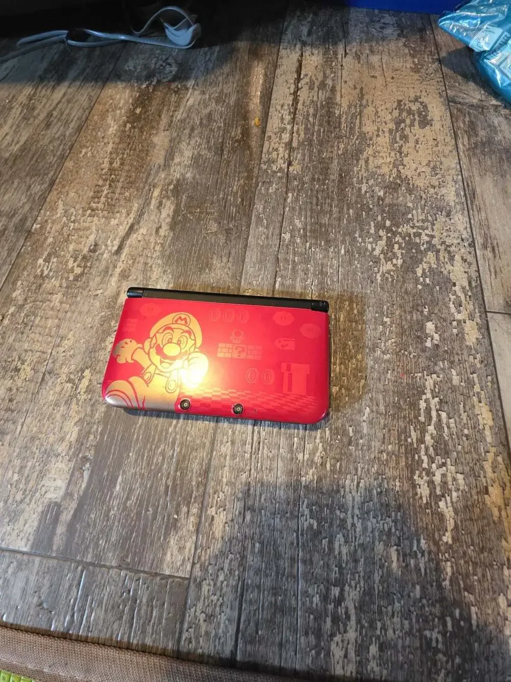 Nintendo 3DS XL New Super Mario Bros. 2 Gold Limited Edition Console